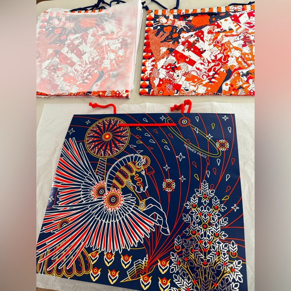 HERMES 2024 OFFICIAL GIFT WRAP HOLIDAY BAGS 2 Sizes NEW FACTORY SEALED! Luxury